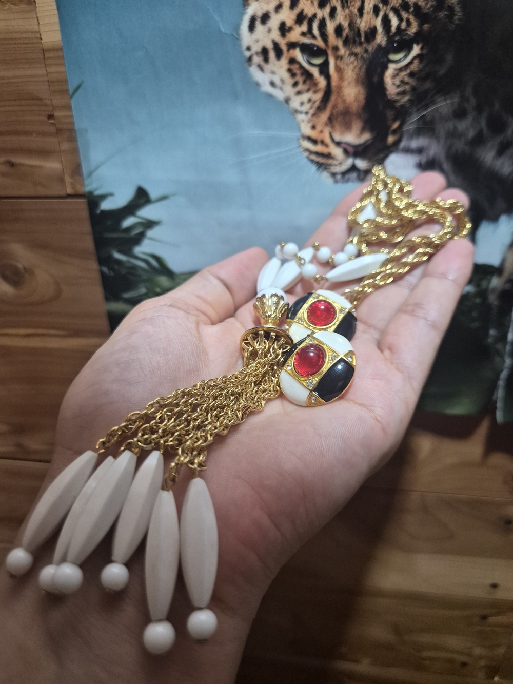 Vintage Gold and White Tassel Pendant Necklace with Red-Accent Earrings